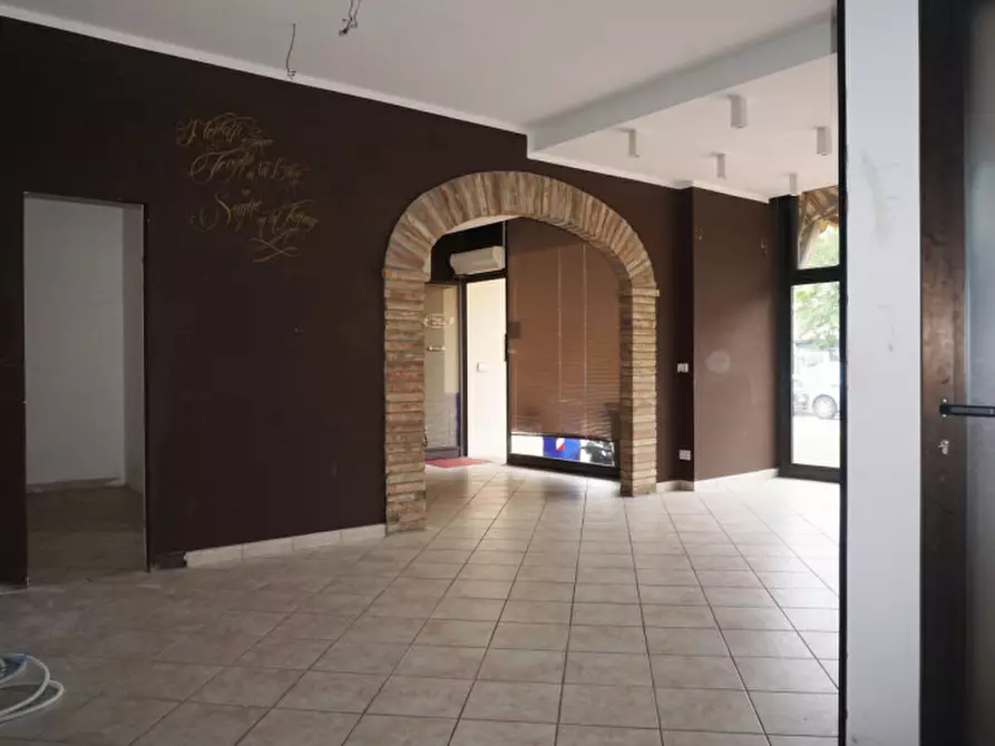 Immagine 13 di Attività commerciale in vendita  in Piazza della Repubblica, 6 a Torrile