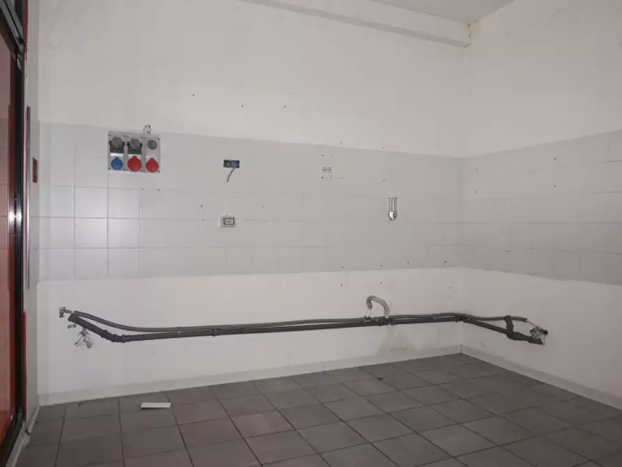 Immagine 18 di Attività commerciale in vendita  in Piazza della Repubblica, 6 a Torrile