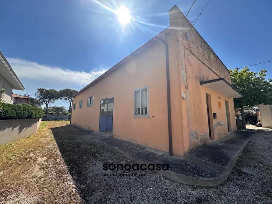 Immagine 2 di Casa indipendente in vendita  in Via Lago di Nemi 244 a Fano