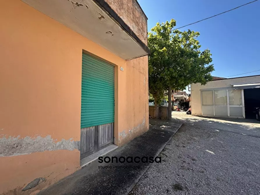 Immagine 3 di Casa indipendente in vendita  in Via Lago di Nemi 244 a Fano