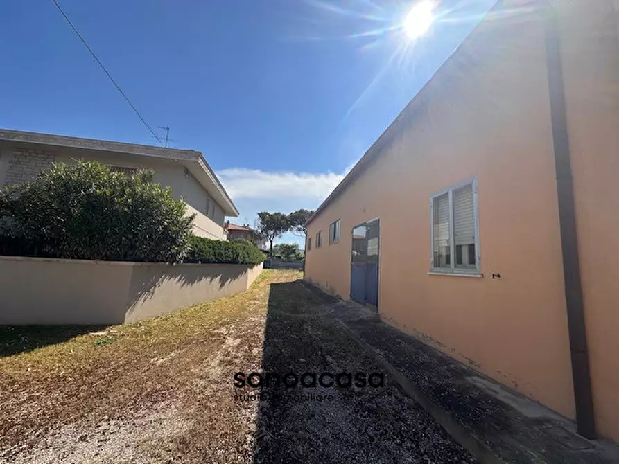 Immagine 6 di Casa indipendente in vendita  in Via Lago di Nemi 244 a Fano