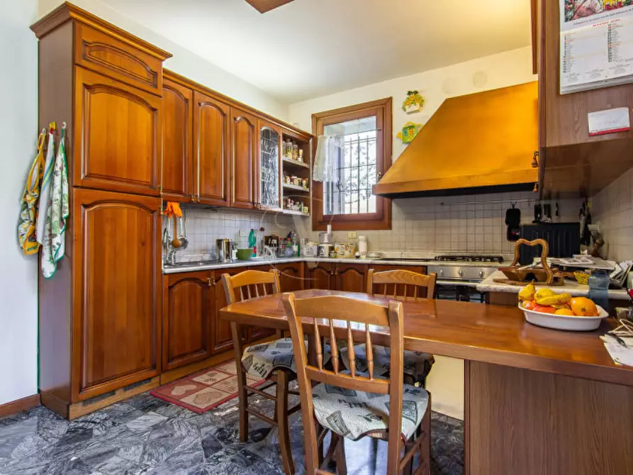 Immagine 2 di Villa in vendita  in Via Ugo Foscolo a Vicenza