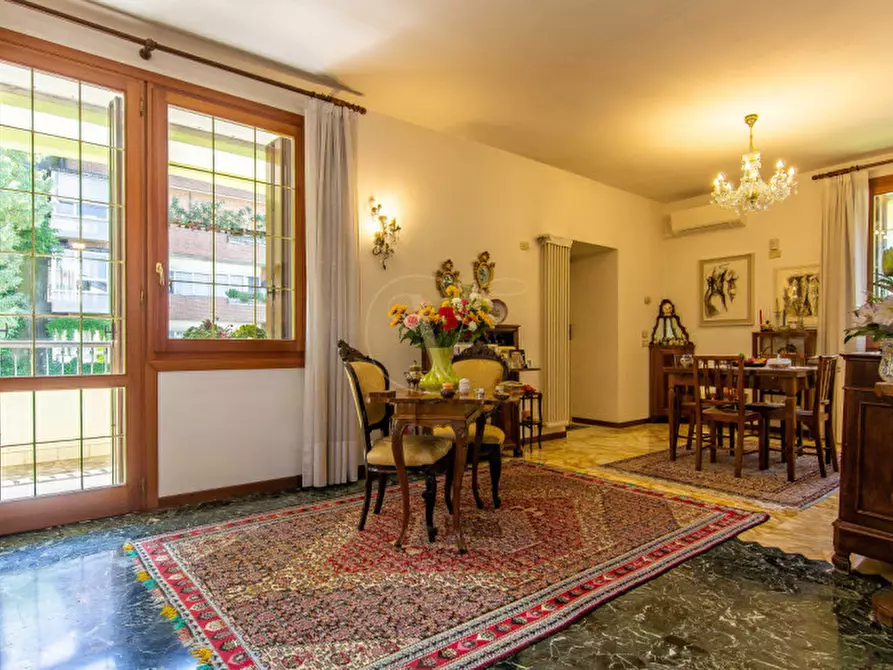 Immagine 5 di Villa in vendita  in Via Ugo Foscolo a Vicenza