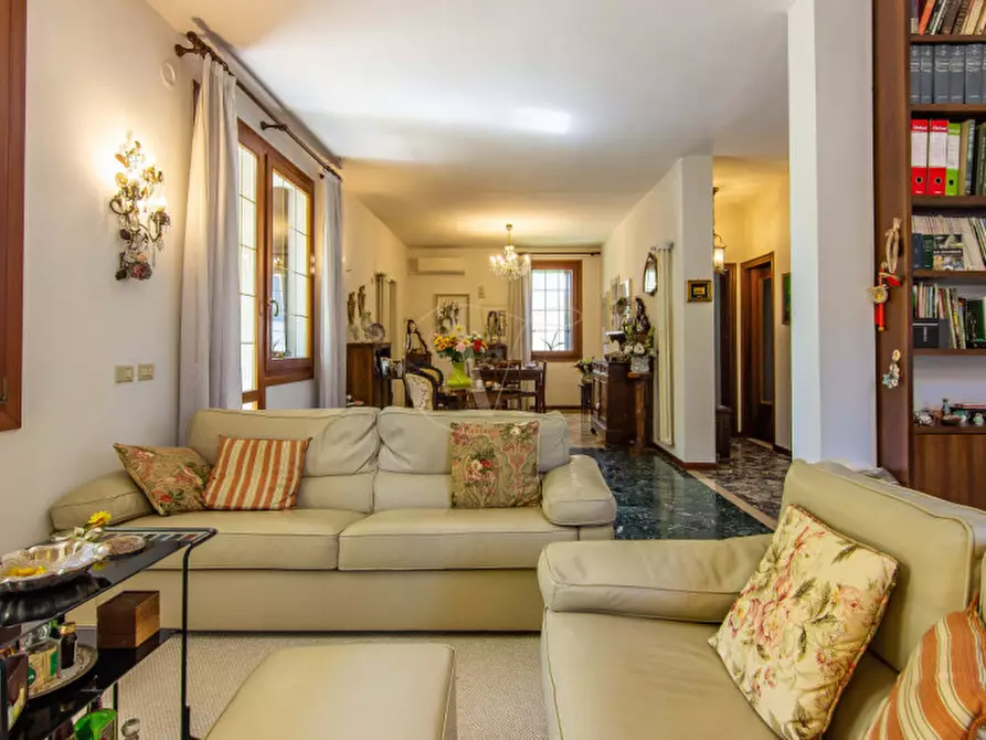 Immagine 6 di Villa in vendita  in Via Ugo Foscolo a Vicenza