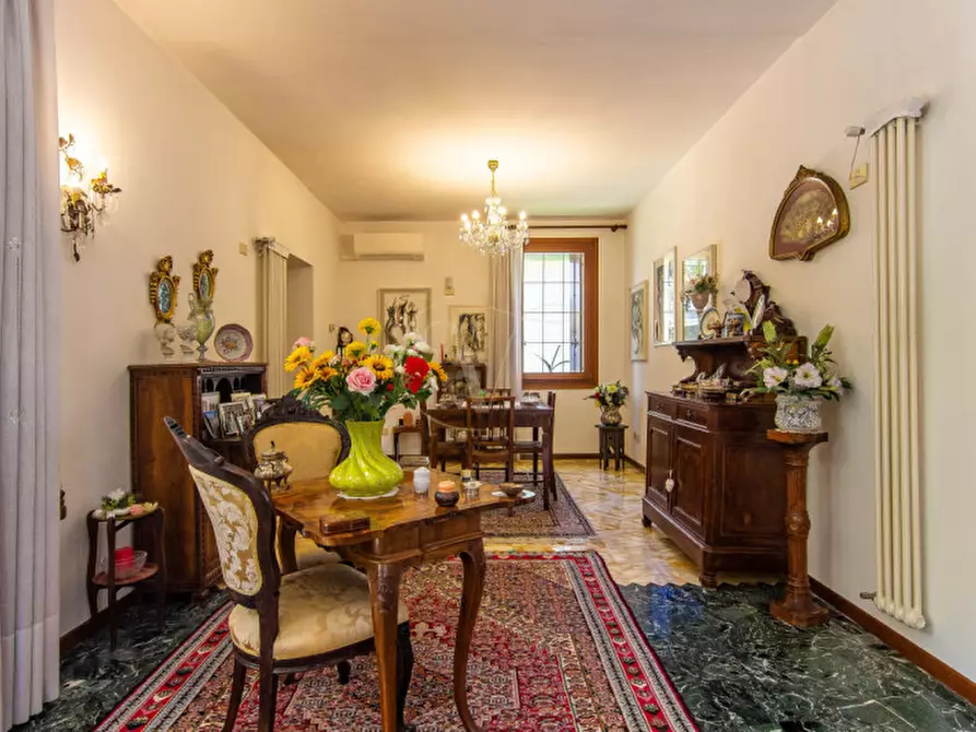 Immagine 7 di Villa in vendita  in Via Ugo Foscolo a Vicenza