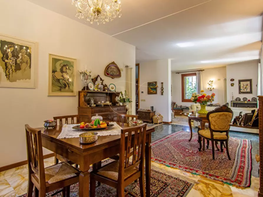 Immagine 9 di Villa in vendita  in Via Ugo Foscolo a Vicenza