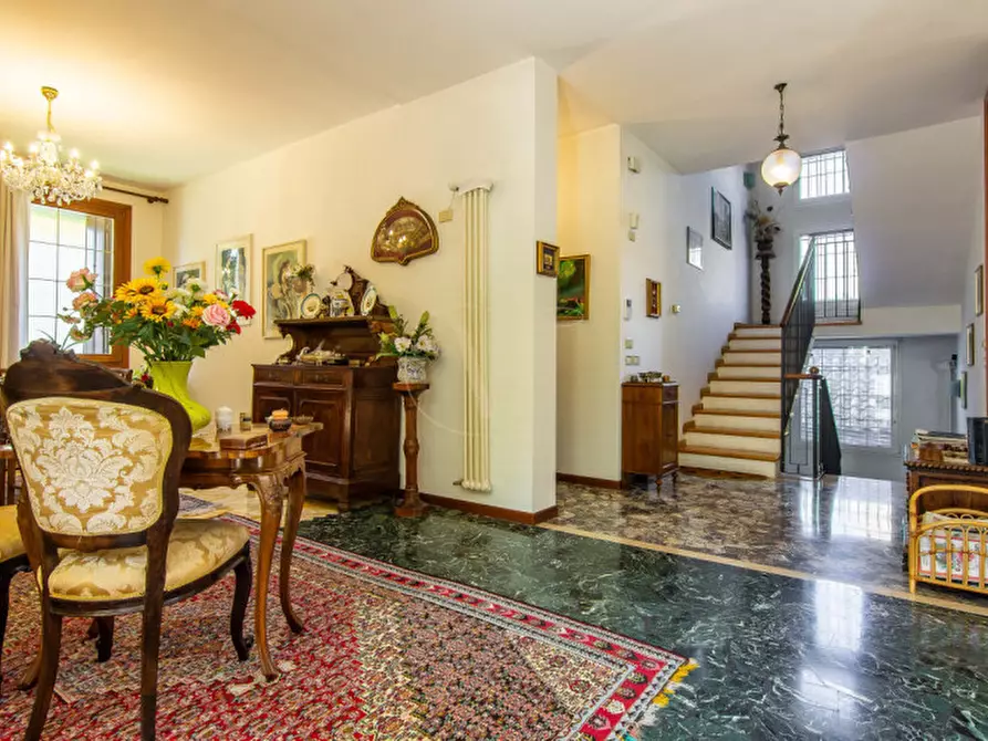 Immagine 10 di Villa in vendita  in Via Ugo Foscolo a Vicenza