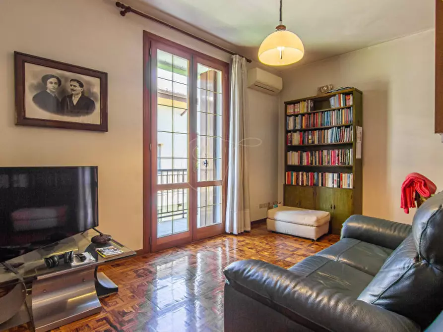 Immagine 15 di Villa in vendita  in Via Ugo Foscolo a Vicenza