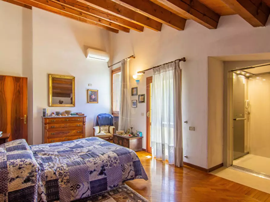 Immagine 31 di Villa in vendita  in Via Ugo Foscolo a Vicenza