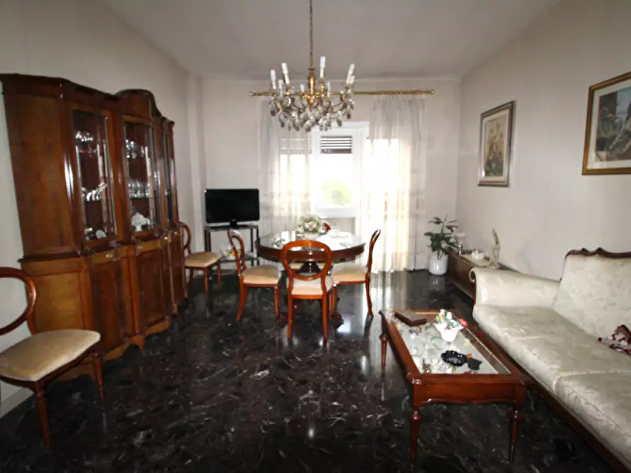 Immagine 3 di Appartamento in vendita  in Via Leopoldo Ruspoli a Roma