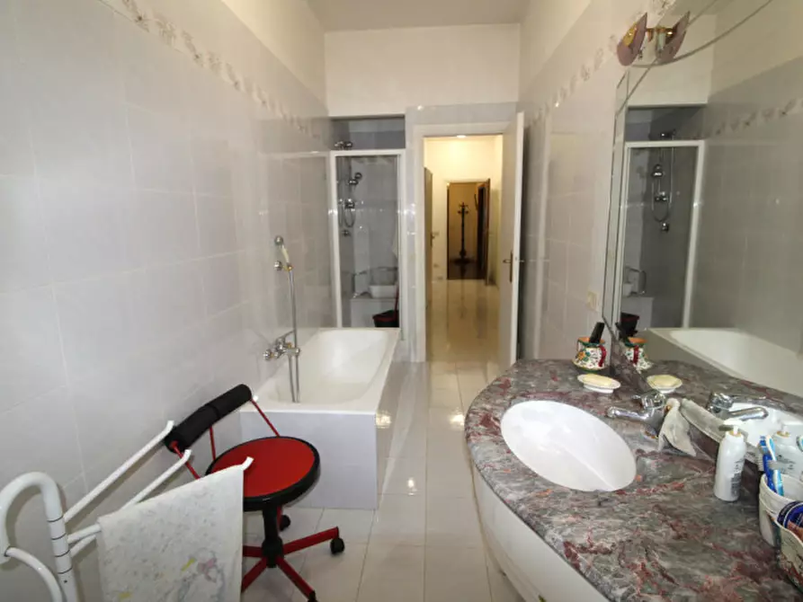 Immagine 15 di Appartamento in vendita  in Via Leopoldo Ruspoli a Roma