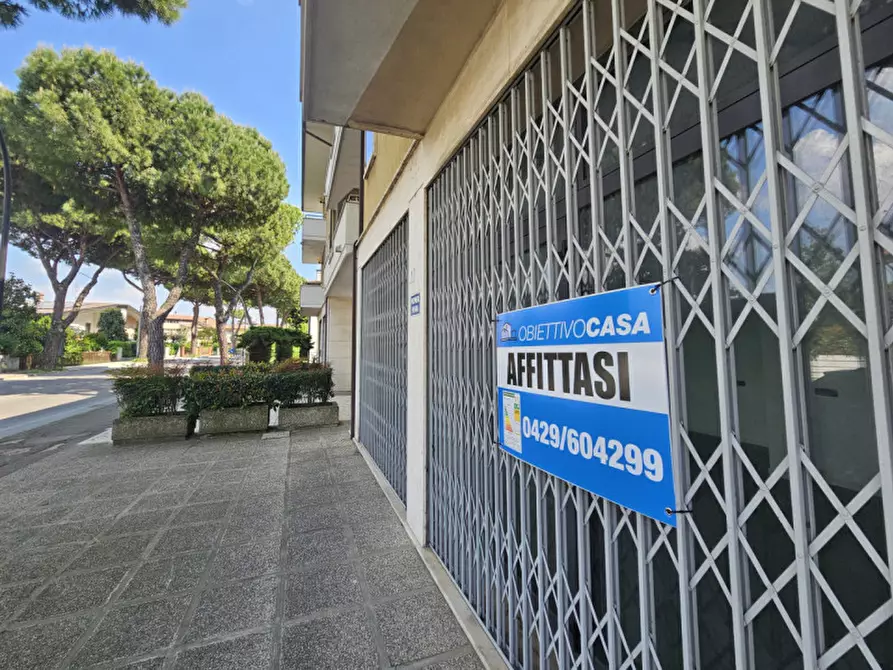 Immagine 12 di Negozio in affitto  in VIA MARTIRI DELLA LIBERTà a Este