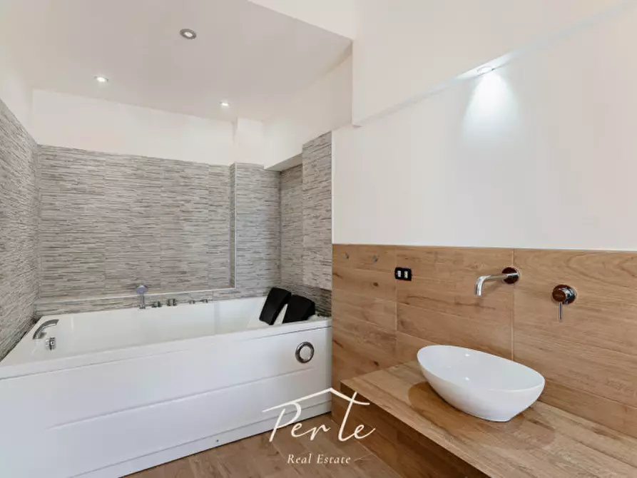 Immagine 33 di Attico in vendita  in Via Sebastiano Satta a Bosa