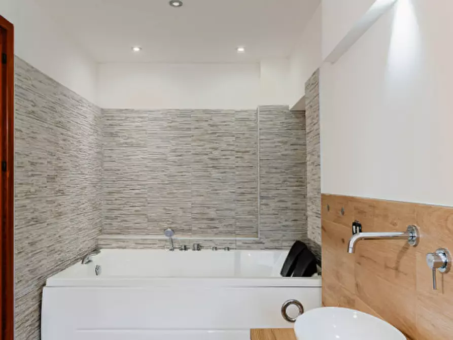 Immagine 34 di Attico in vendita  in Via Sebastiano Satta a Bosa