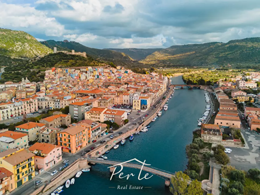 Immagine 50 di Attico in vendita  in Via Sebastiano Satta a Bosa