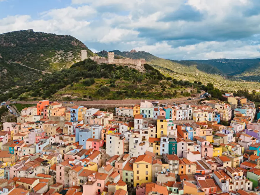 Immagine 51 di Attico in vendita  in Via Sebastiano Satta a Bosa