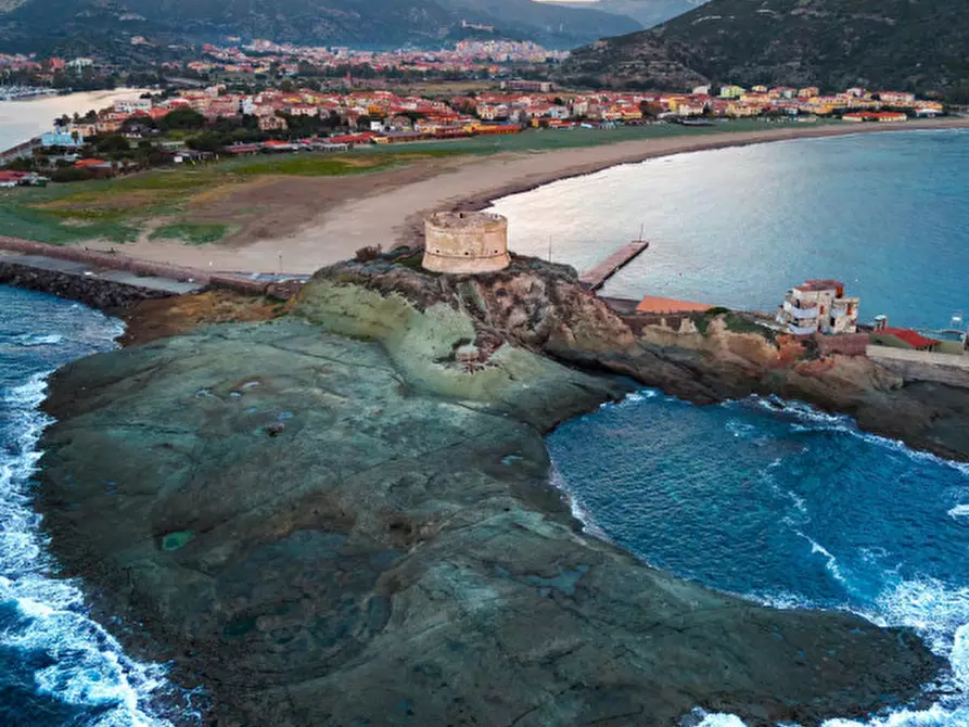 Immagine 58 di Attico in vendita  in Via Sebastiano Satta a Bosa