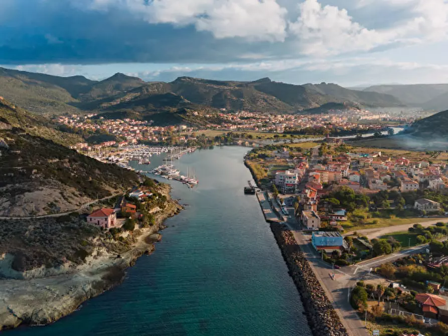 Immagine 59 di Attico in vendita  in Via Sebastiano Satta a Bosa