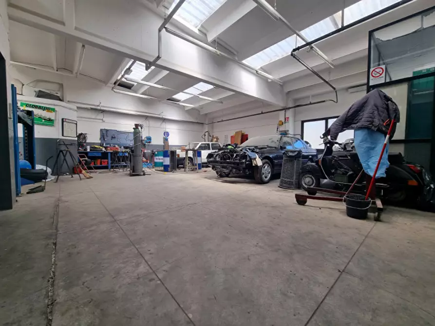 Immagine 1 di Capannone industriale in vendita  in VIA MORESE a Sesto Fiorentino