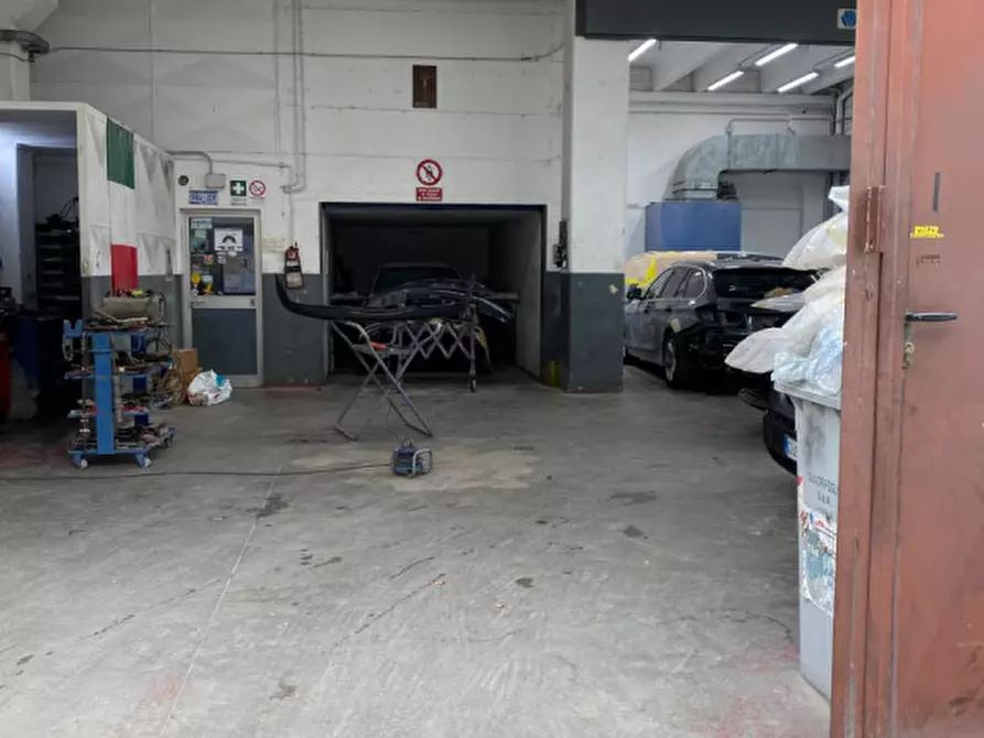 Immagine 10 di Capannone industriale in vendita  in VIA MORESE a Sesto Fiorentino