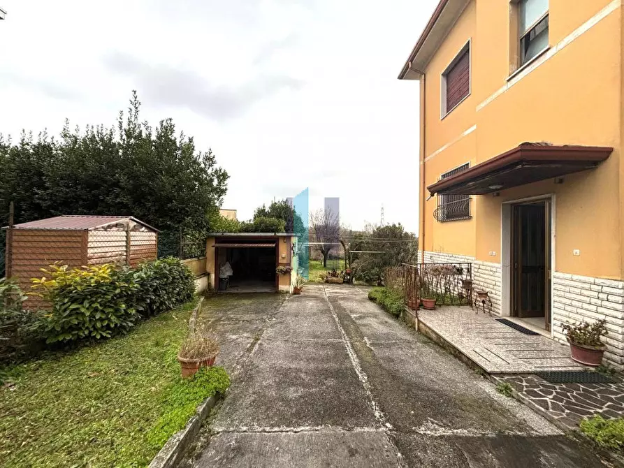 Immagine 2 di Appartamento in vendita  in Via Francesco Petrarca 13 a Botticino