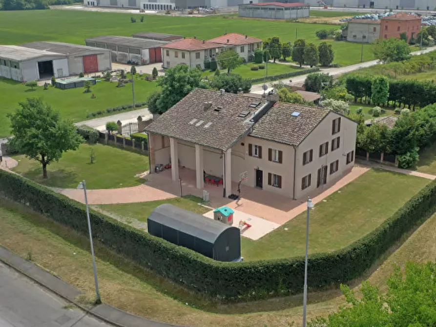 Immagine 1 di Casa trifamiliare in vendita  in Via Paradigna, 100 a Parma