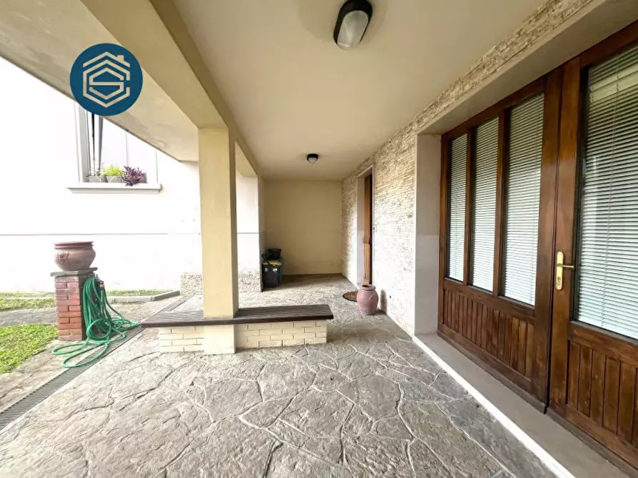 Immagine 1 di Casa indipendente in vendita  in Via Bruno Buozzi 127 a Campi Bisenzio