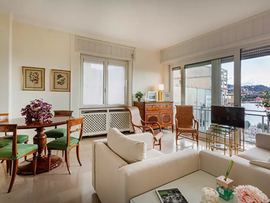 Immagine 2 di Appartamento in affitto  in Via Monsignor Agostino Giustiniani a Rapallo