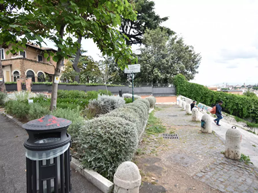 Immagine 1 di Appartamento in vendita  in Viale Glorioso a Roma