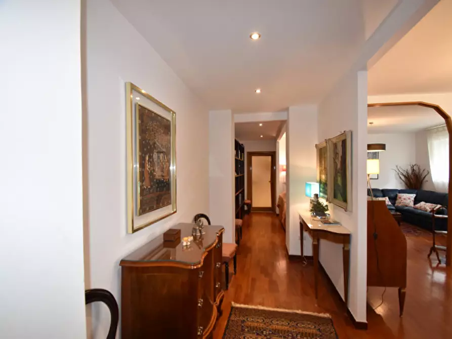 Immagine 5 di Appartamento in vendita  in Viale Glorioso a Roma