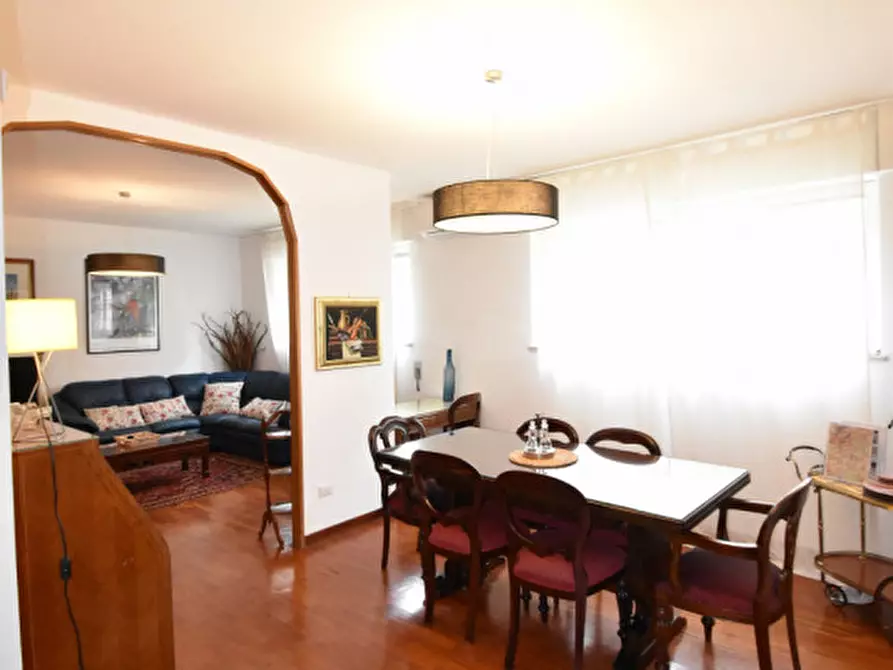 Immagine 11 di Appartamento in vendita  in Viale Glorioso a Roma