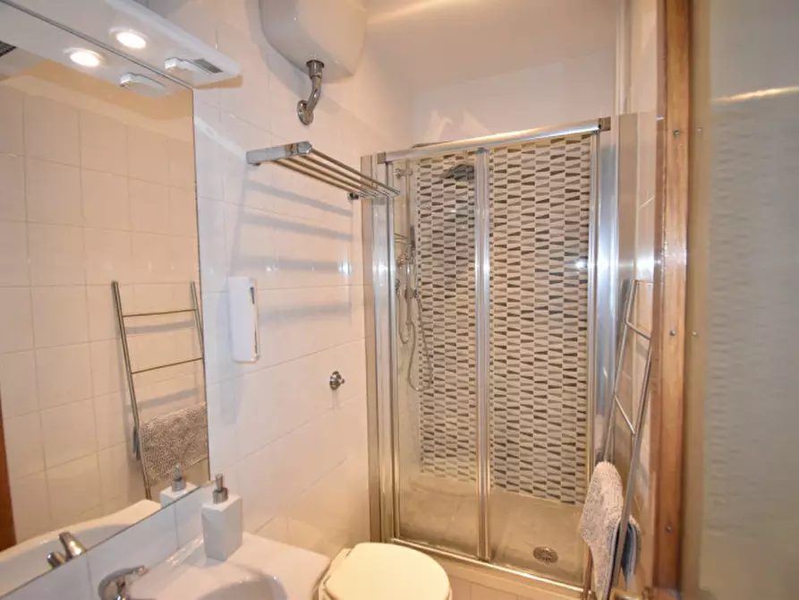 Immagine 35 di Appartamento in vendita  in Viale Glorioso a Roma