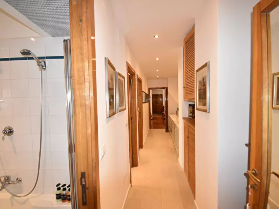 Immagine 40 di Appartamento in vendita  in Viale Glorioso a Roma