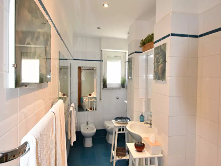 Immagine 41 di Appartamento in vendita  in Viale Glorioso a Roma