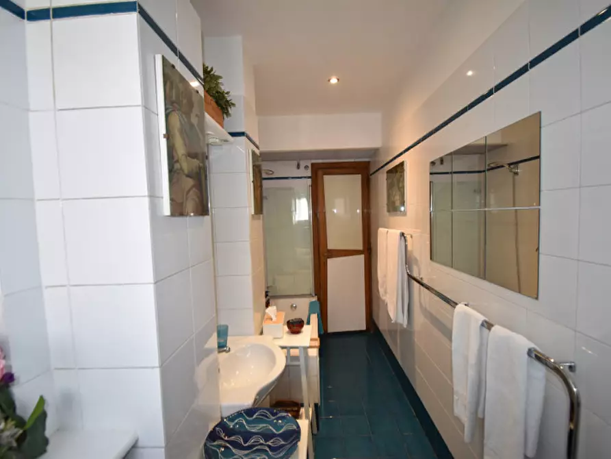 Immagine 42 di Appartamento in vendita  in Viale Glorioso a Roma