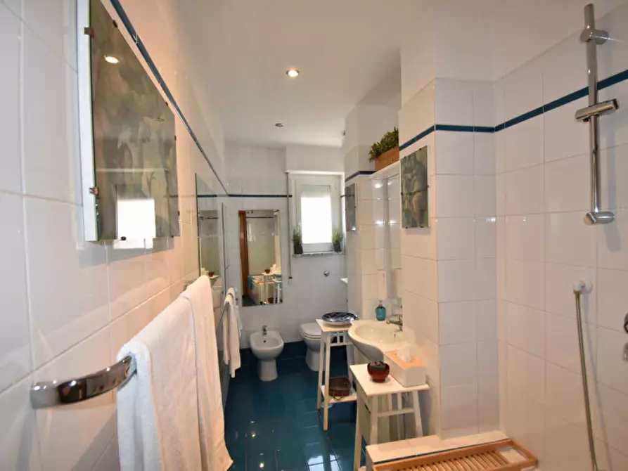 Immagine 43 di Appartamento in vendita  in Viale Glorioso a Roma