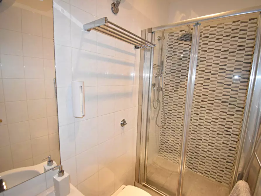 Immagine 44 di Appartamento in vendita  in Viale Glorioso a Roma