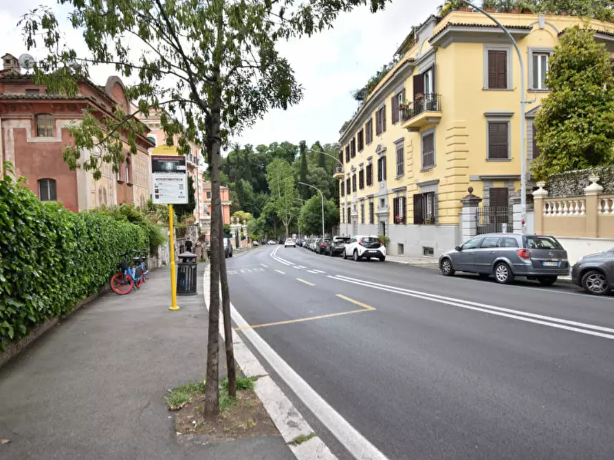Immagine 45 di Appartamento in vendita  in Viale Glorioso a Roma
