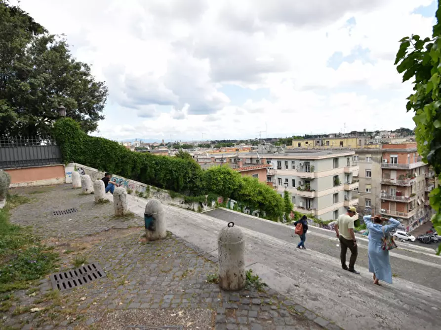 Immagine 46 di Appartamento in vendita  in Viale Glorioso a Roma