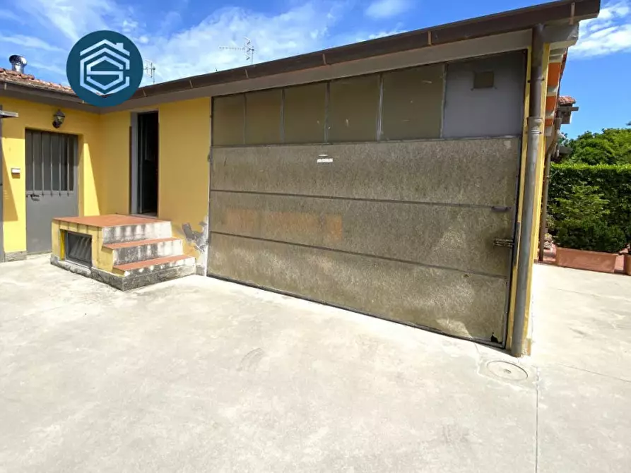 Immagine 10 di Appartamento in vendita  in via fornello 76 a Campi Bisenzio