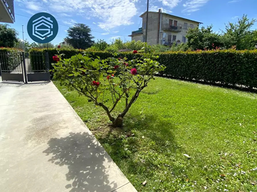 Immagine 16 di Appartamento in vendita  in via fornello 76 a Campi Bisenzio