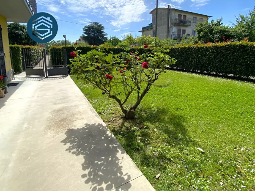 Immagine 17 di Appartamento in vendita  in via fornello 76 a Campi Bisenzio