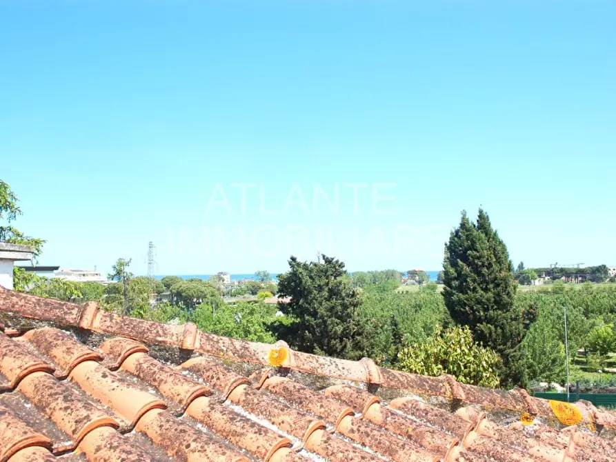 Immagine 21 di Appartamento in vendita  in Viale Paola a Riccione