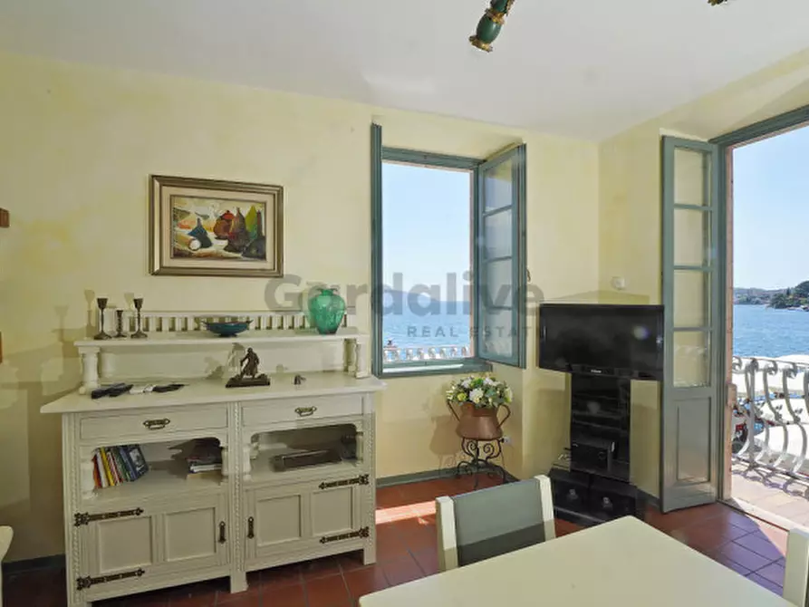 Immagine 5 di Appartamento in vendita  in Viale Guglielmo Marconi 4 a Gargnano
