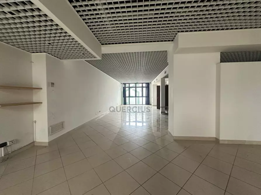 Immagine 1 di Negozio in affitto  in Via Strà a Colognola Ai Colli