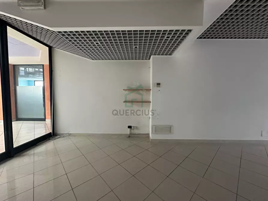 Immagine 2 di Negozio in affitto  in Via Strà a Colognola Ai Colli