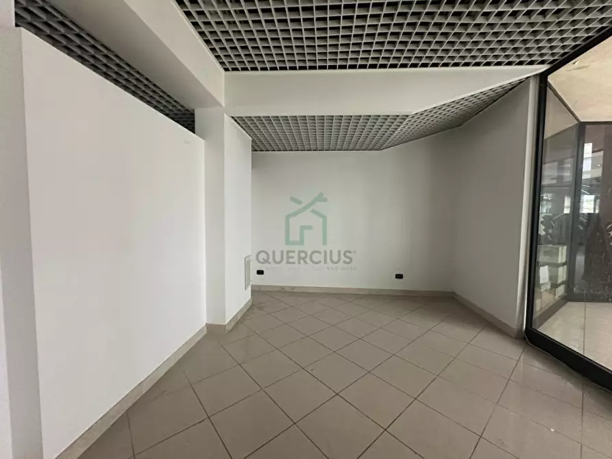 Immagine 3 di Negozio in affitto  in Via Strà a Colognola Ai Colli