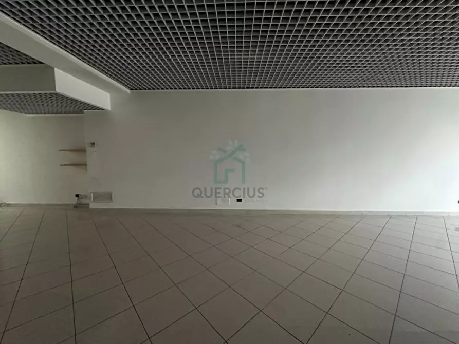 Immagine 5 di Negozio in affitto  in Via Strà a Colognola Ai Colli