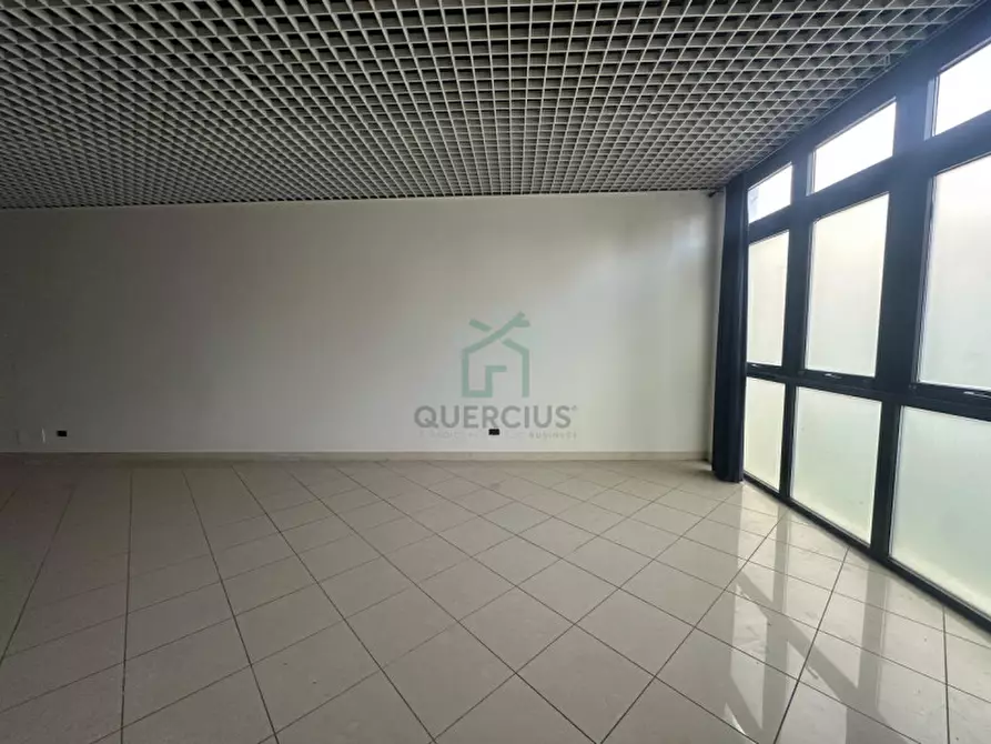 Immagine 6 di Negozio in affitto  in Via Strà a Colognola Ai Colli