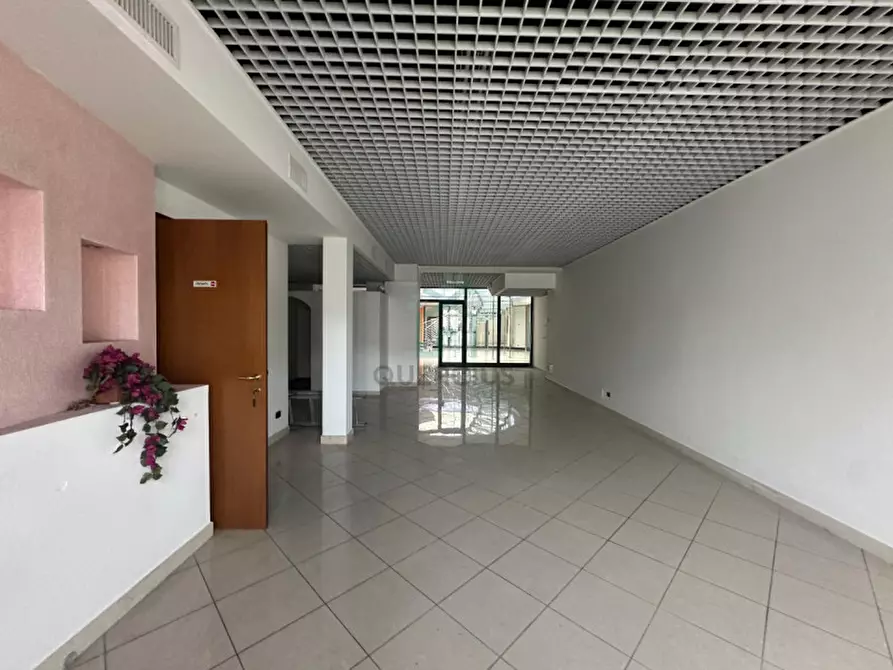 Immagine 7 di Negozio in affitto  in Via Strà a Colognola Ai Colli